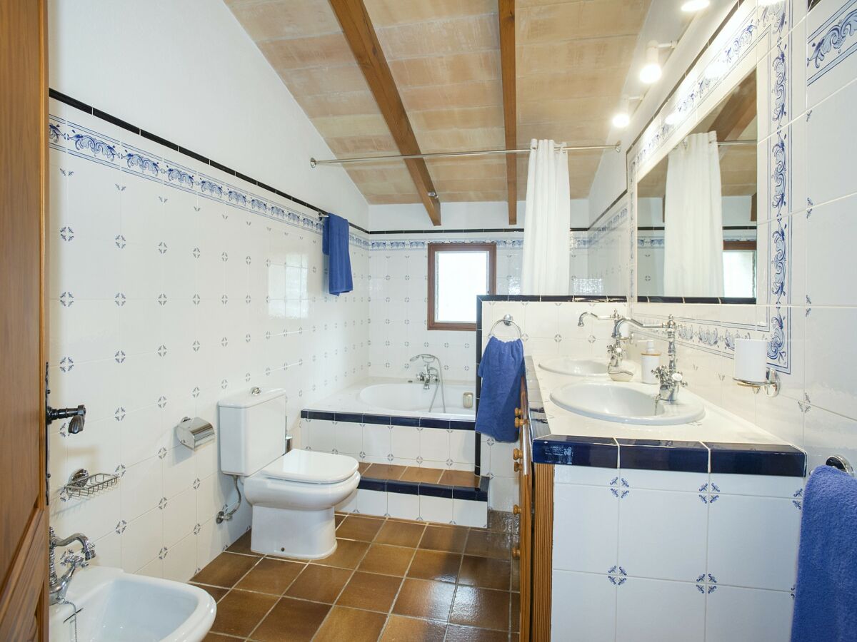 Villa Spacious 2-bedroom property in Pollensa