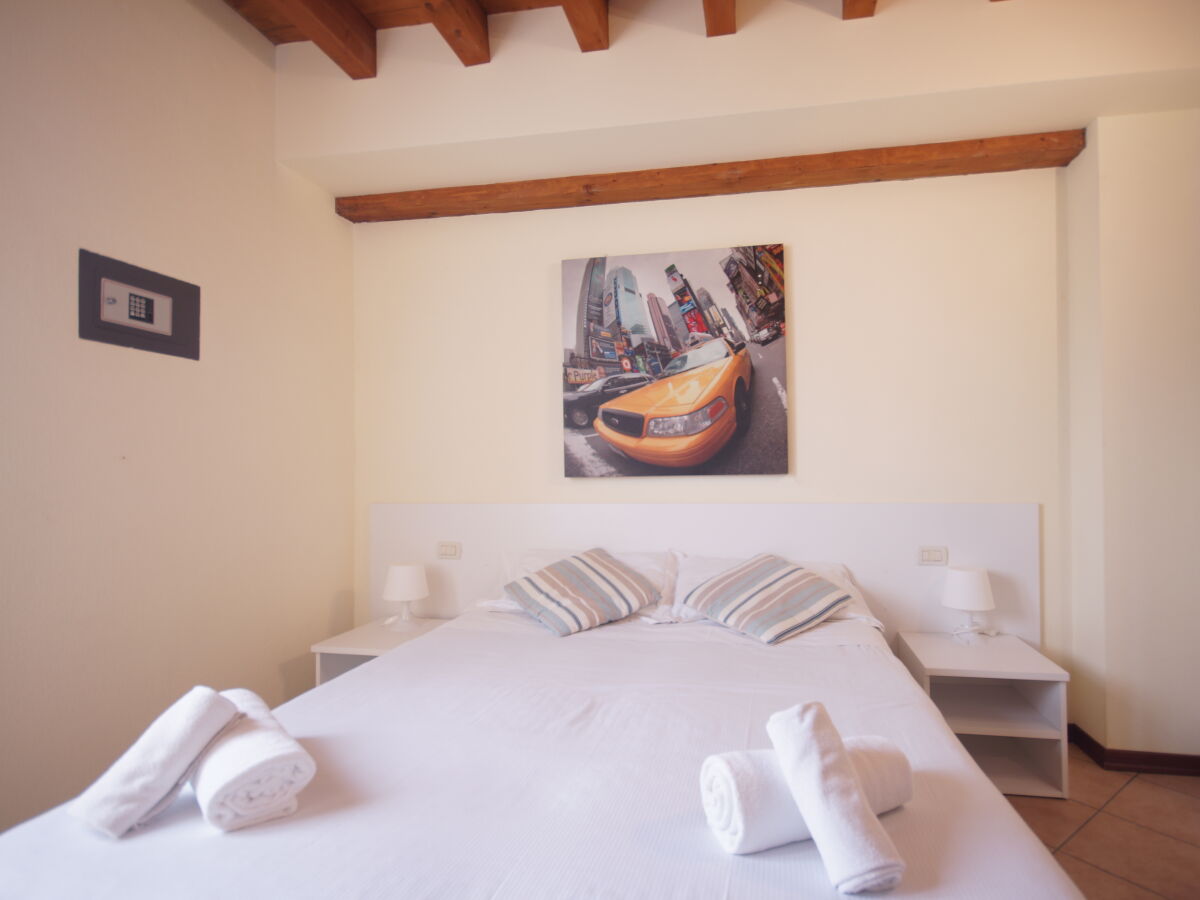 Holiday house 2 bedrooms apartment with terrace and pool view - Features photo 4