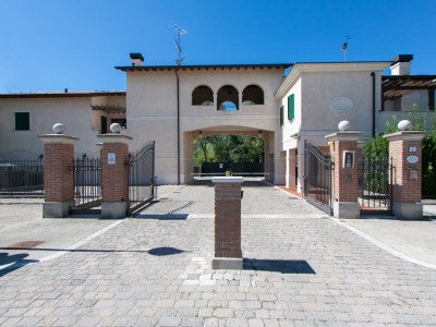 Holiday house 2 bedrooms apartment with terrace and pool view - Environment photo 9