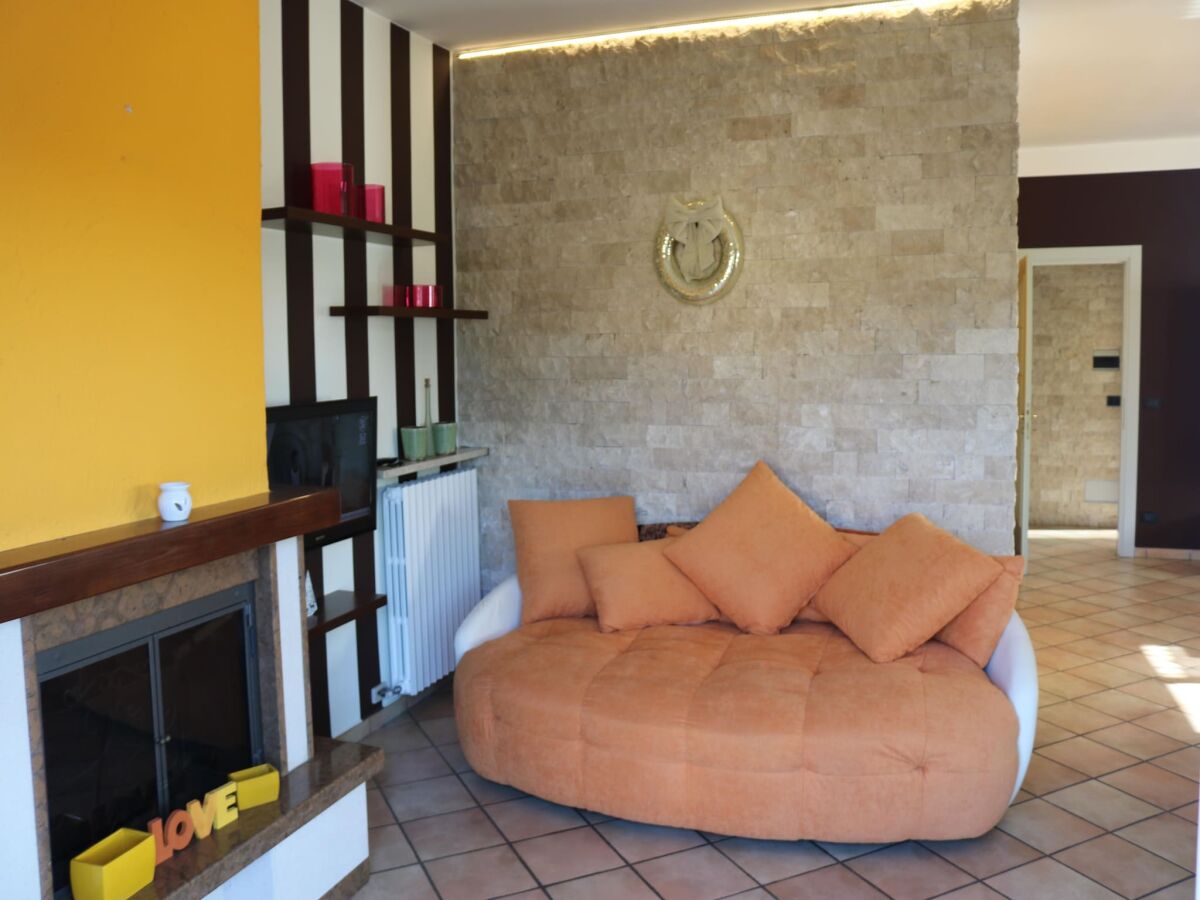 Holiday house Lazise Serene Garden Escape