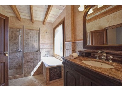 Holiday house Classic Home with Pool - Features photo 27