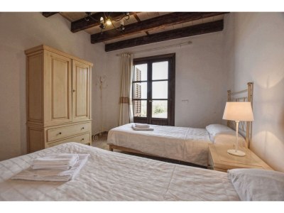 Holiday house Classic Home with Pool - Features photo 36