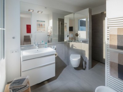 Holiday apartment Meerblick-Penthouse "Sonnenseite" in der Villa van Halem - Features photo 16