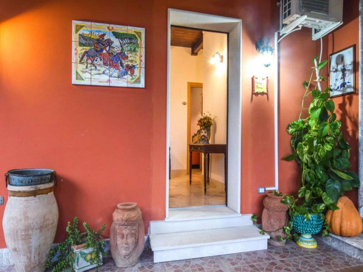 Apartment Apartment near Mount Etna with Hot Tub - Features photo 5