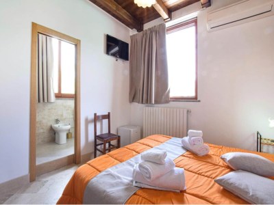 Apartment Apartment near Mount Etna with Hot Tub - Features photo 8