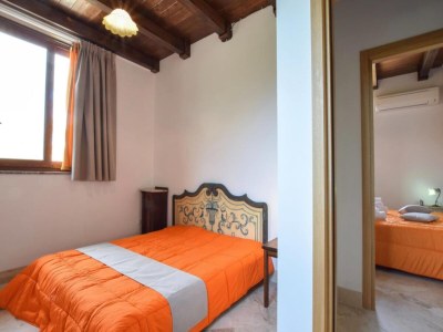 Apartment Apartment near Mount Etna with Hot Tub - Features photo 17