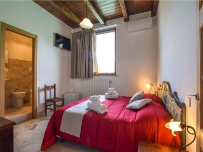 Apartment Apartment near Mount Etna with Hot Tub - Features photo 18