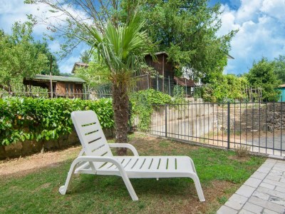 Apartment Chic Apartment with Outdoor Serenity - Outdoor photo 7