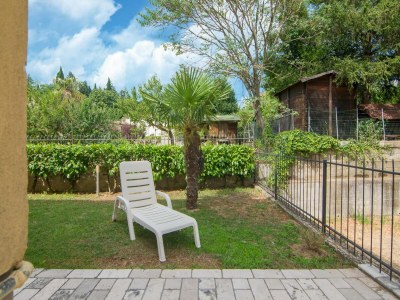 Apartment Chic Apartment with Outdoor Serenity - Outdoor photo 8