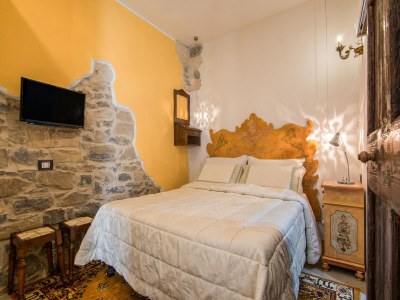 Apartment Chic Apartment with Outdoor Serenity - Features photo 11