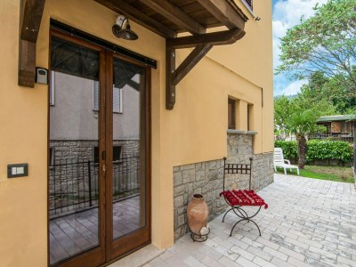 Apartment Chic Apartment with Outdoor Serenity - Features photo 13