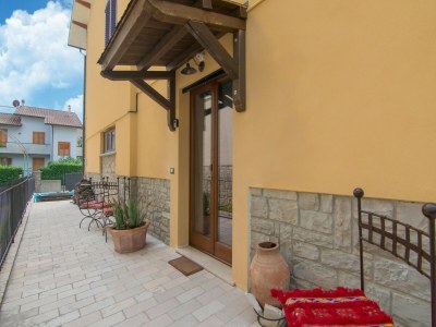 Apartment Chic Apartment with Outdoor Serenity - Features photo 14