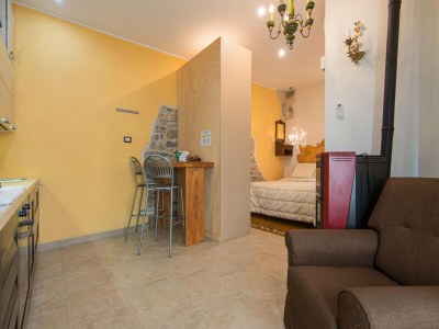 Apartment Chic Apartment with Outdoor Serenity - Features photo 16