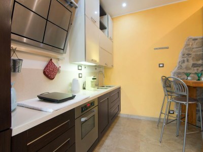 Apartment Chic Apartment with Outdoor Serenity - Features photo 22