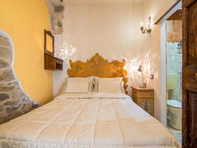 Apartment Chic Apartment with Outdoor Serenity - Features photo 24