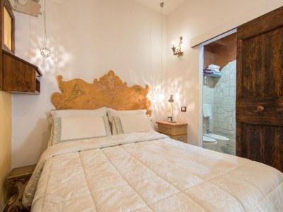 Apartment Chic Apartment with Outdoor Serenity - Features photo 25