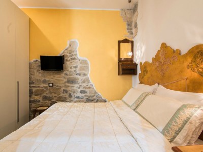 Apartment Chic Apartment with Outdoor Serenity - Features photo 26