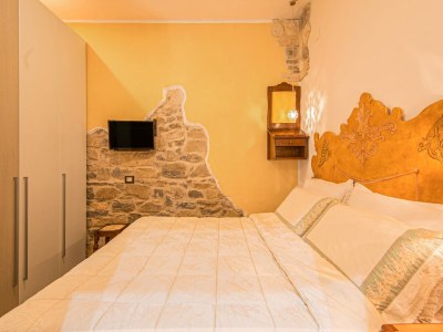 Apartment Chic Apartment with Outdoor Serenity - Features photo 27