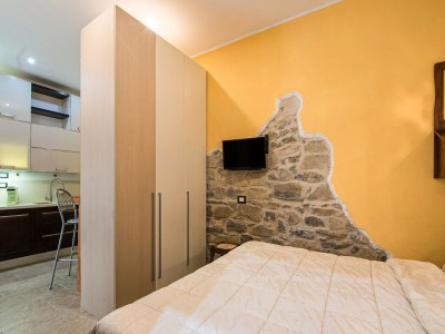 Apartment Chic Apartment with Outdoor Serenity - Features photo 28