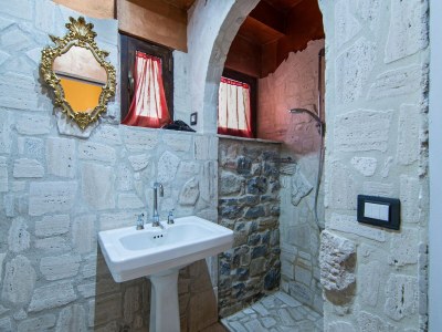 Apartment Chic Apartment with Outdoor Serenity - Features photo 31