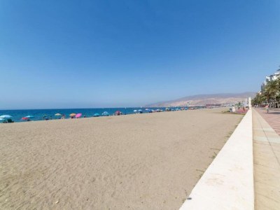 caravan Relaxing Family Beach Home - Environment photo 33