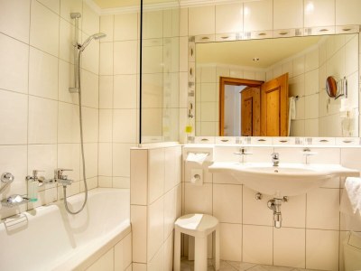 Holiday room Mehrbettzimmer - Halbpension bis 5 Nächte - Features photo 22