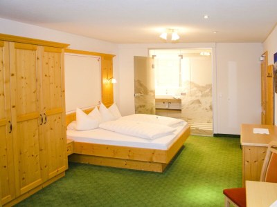 Holiday room Dreibettzimmer mit Dusche od. Bad, WC - Features photo 14