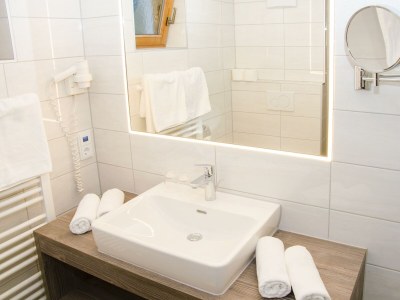 Holiday room Dreibettzimmer mit Dusche od. Bad, WC - Features photo 16