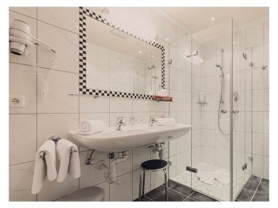 Holiday room "FAMILIENZIMMER" mit Dusche, WC - Features photo 32