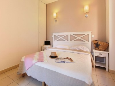 Holiday park Modern Stay with Pool & Terrace - Features photo 9