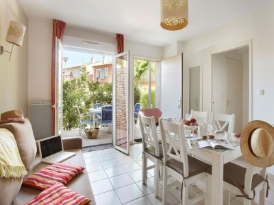 Holiday park Modern Stay with Pool & Terrace - Features photo 10