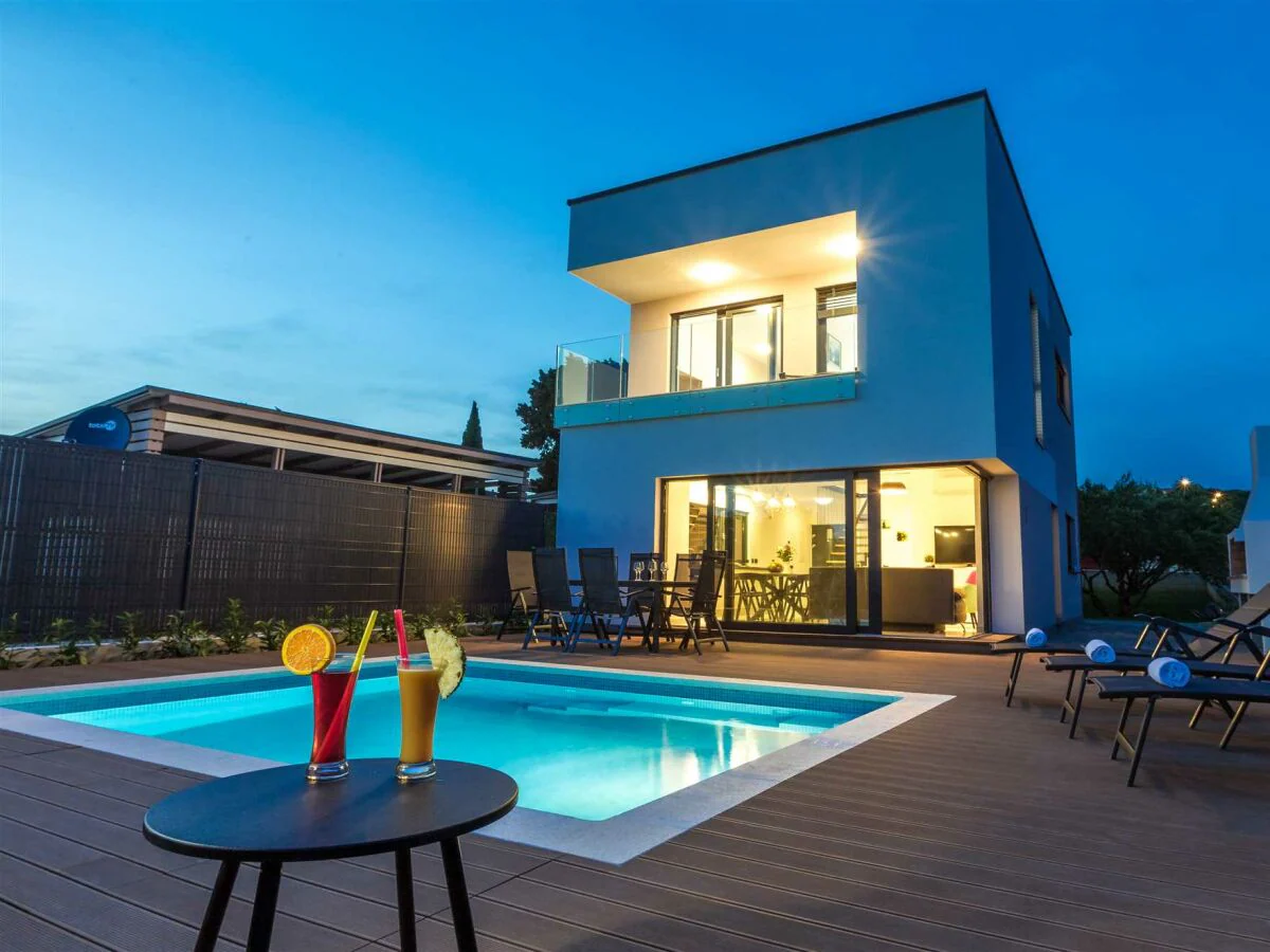 Villa Villa Tuta with heated pool