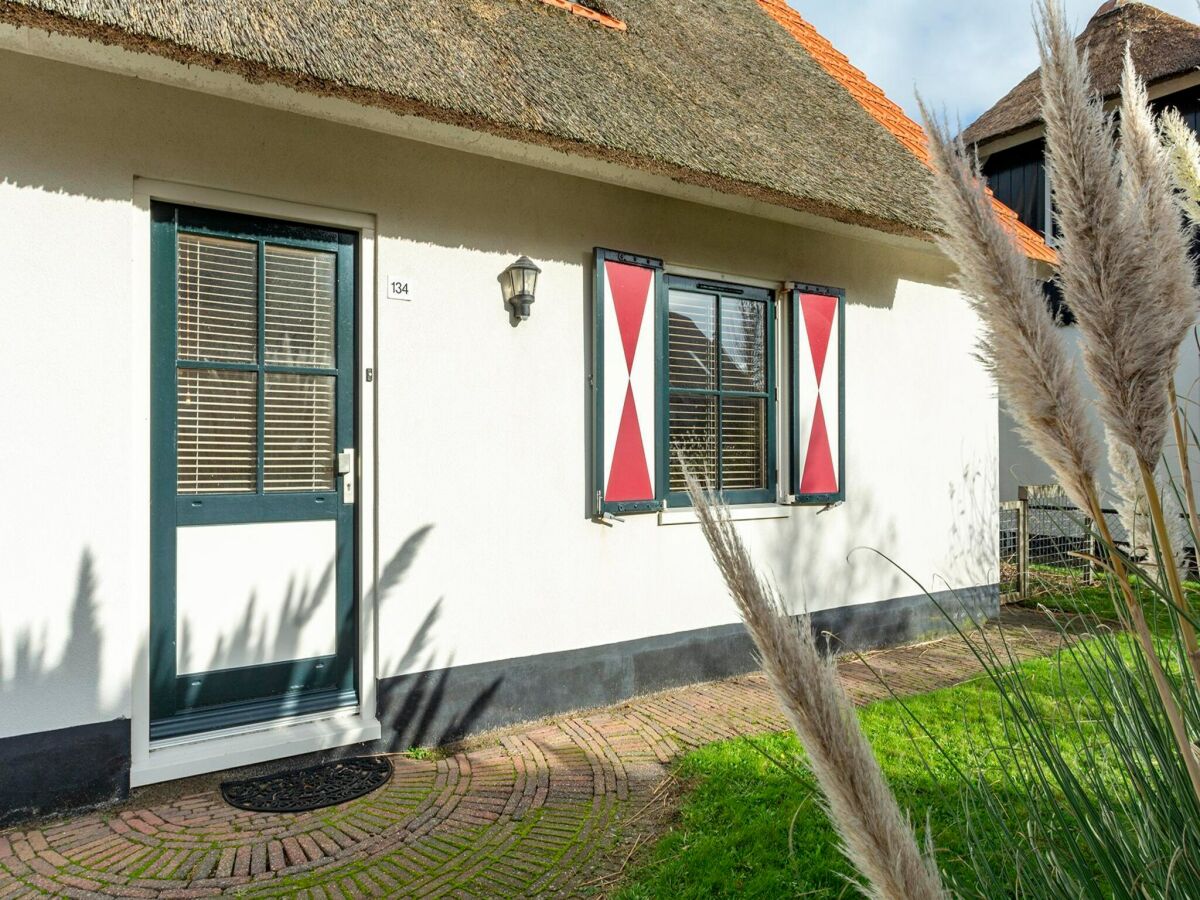 Holiday house De Buitenplaats 134 villa with enclosed garden - Outdoor photo 3