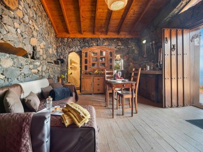 Cottage Holiday Home in Tenerife with Private Garden - Features photo 17