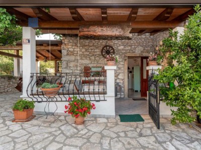 Holiday house Haus Salakova a lovely vintage stone house - Outdoor photo 2