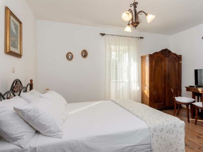 Holiday house Haus Salakova a lovely vintage stone house - Features photo 8