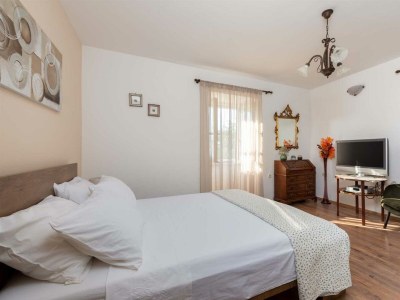 Holiday house Haus Salakova a lovely vintage stone house - Features photo 10