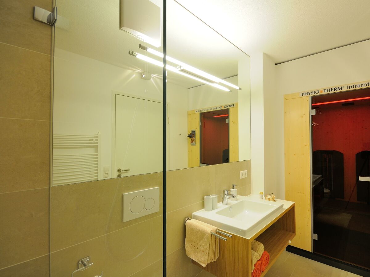 Apartment Zweibettzimmer, Dusche/WC, Küchenblock, neuwertig - Outdoor photo 4