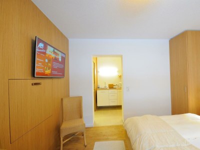 Apartment Zweibettzimmer, Dusche/WC, Küchenblock, neuwertig - Features photo 51