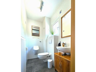 Apartment Ferienhaus, Dusche und Bad, WC, 3 Schlafräume - Features photo 15