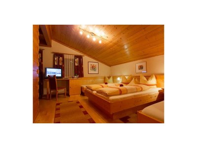 Holiday room Vierbettzimmer mit Dusche, WC - Features photo 34