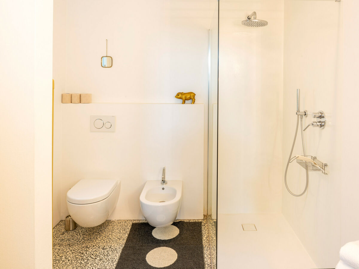 Apartment 617A Lakeview Apartment Cristina - Features photo 5