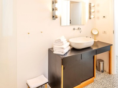 Apartment 617A Lakeview Apartment Cristina - Features photo 6