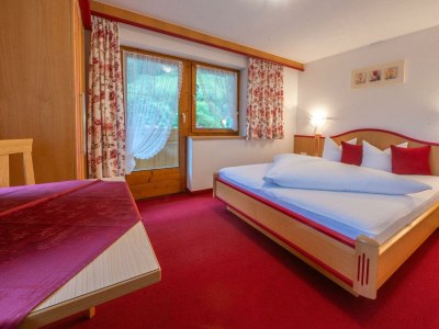 Apartment "Apartment 2" (8-13 Pers.)/5 Schlafräume/DU, WC - Features photo 11