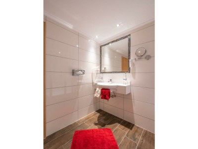 Apartment "Apartment 2" (8-13 Pers.)/5 Schlafräume/DU, WC - Features photo 17