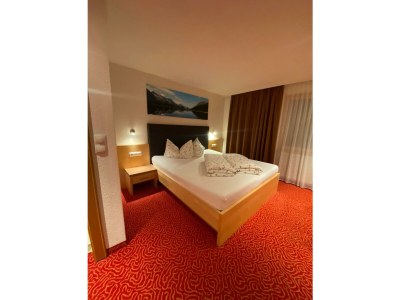 Holiday room Doppelzimmer Pistenblick Zimmer 1 mit HP - Features photo 14