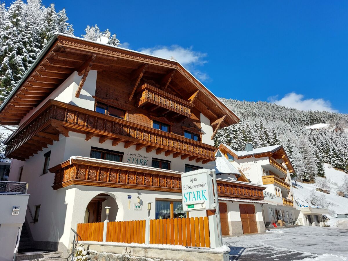 Holiday room Doppelzimmer Nr. 6, Dusche / WC + Balkon