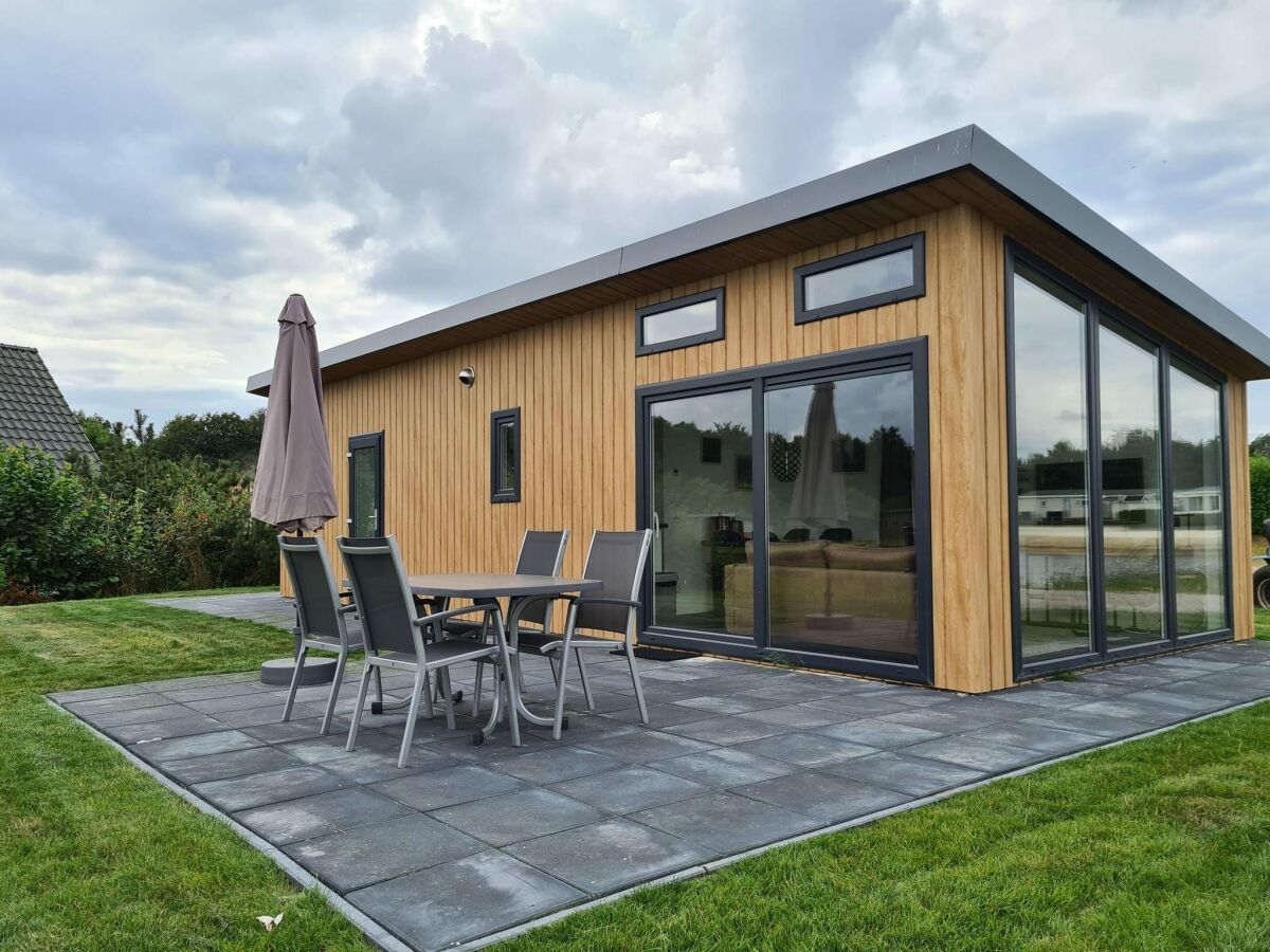 Holiday house Romantisches 4-Personen-Chalet am Wasser