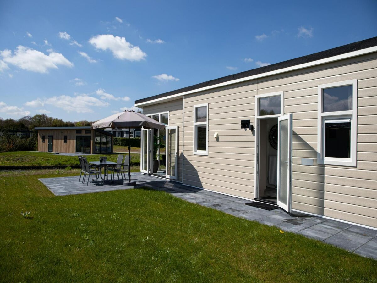 Holiday house Romantisches 4-Personen-Chalet am Wasser - Outdoor photo 2