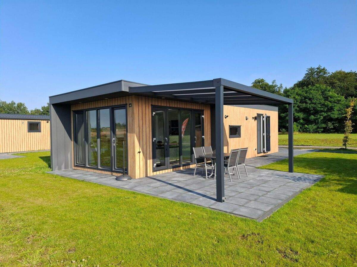 Holiday house Romantisches 4-Personen-Chalet am Wasser - Outdoor photo 3